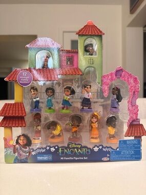 NIB Disney Encanto Mi Familia 12-Figure Kids Toy Set